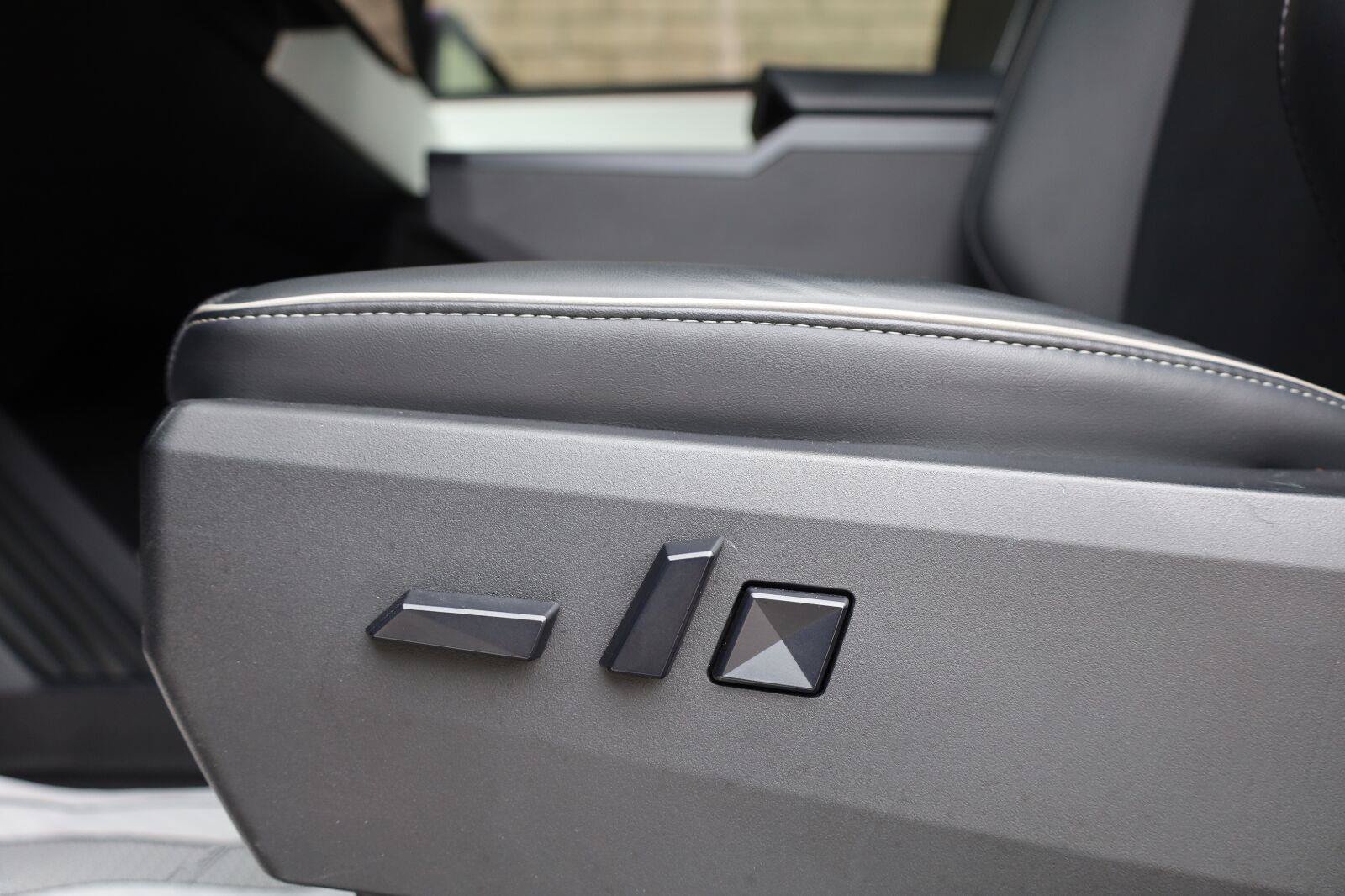 Used 2024 Tesla Cybertruck AWD Crew Cab image 18