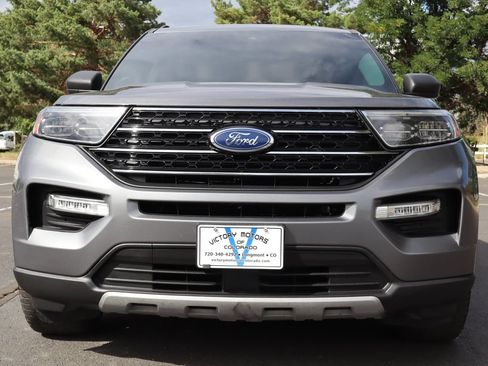 Used 2021 Ford Explorer XLT w/ Equipment Group 202A AWD/4WD image 12