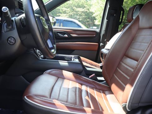 Used 2024 GMC Yukon Denali Ultimate AWD/4WD image 10