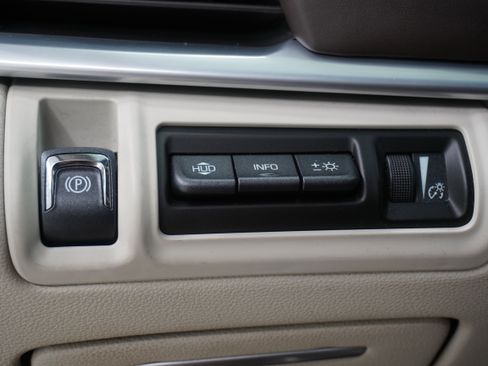 Used 2013 Cadillac XTS Platinum image 27