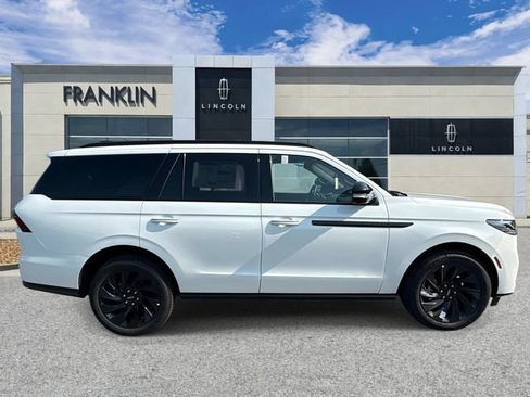 New 2027 Lincoln Navigator Reserve w/ Jet Appearance Package AWD/4WD image 8