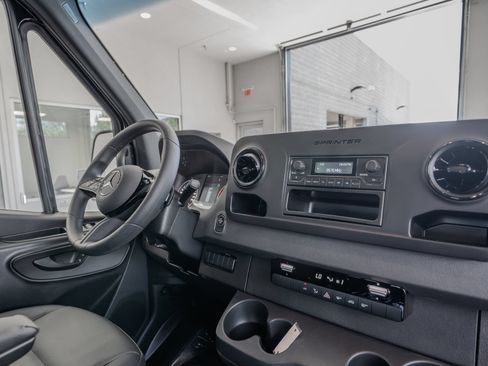 Used 2025 Mercedes-Benz Sprinter 3500 image 19