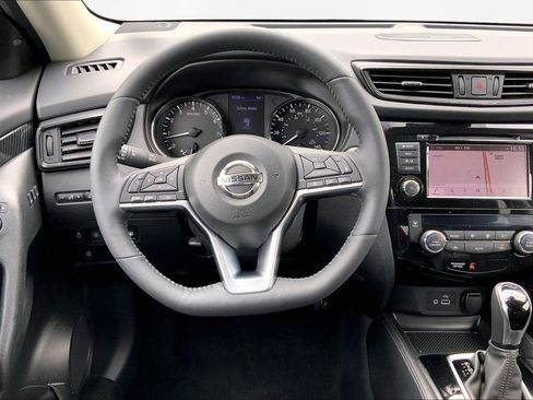 Used 2018 Nissan Rogue SL image 8