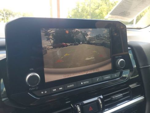 Used 2022 Nissan Pathfinder SV FWD image 21