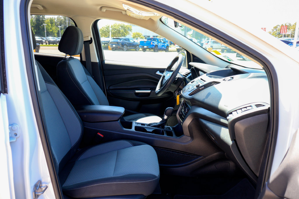 Used 2017 Ford Escape SE FWD image 8