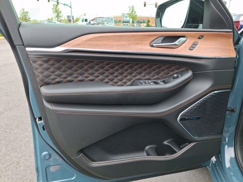 New 2026 Jeep Grand Cherokee Summit AWD/4WD image 17