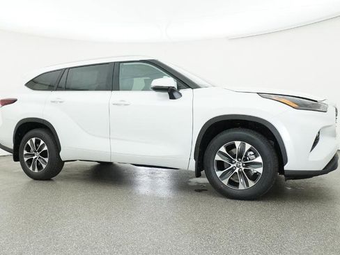 New 2026 Toyota Highlander XLE image 28