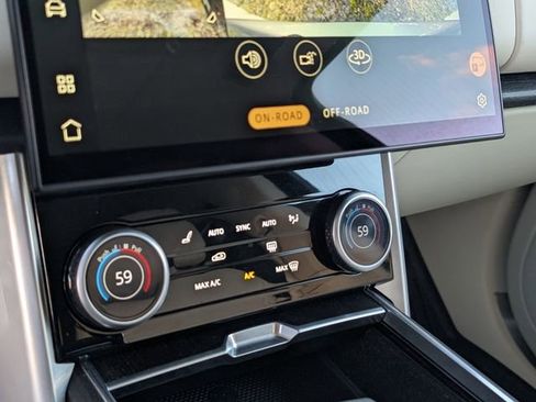 Used 2023 Land Rover Range Rover SE image 18