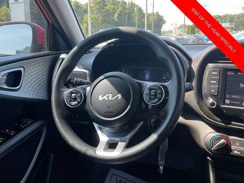 Used 2022 Kia Soul LX image 17