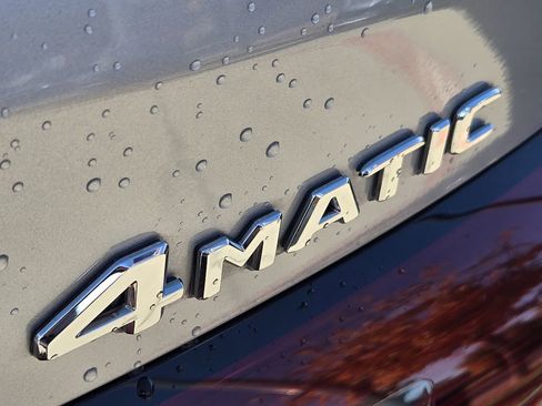 Used 2024 Mercedes-Benz GLC 300 4MATIC image 12