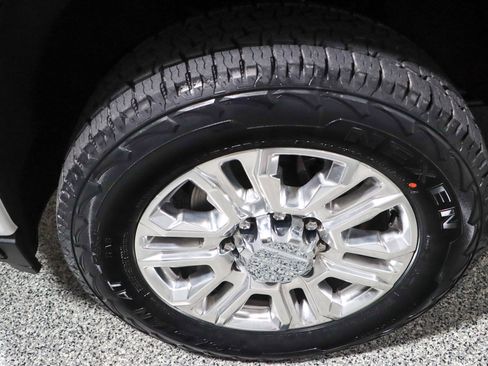 Used 2021 GMC Sierra 2500 Denali w/ Denali Ultimate Package AWD/4WD image 11