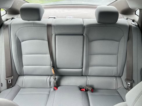 Used 2025 Chevrolet Malibu LT image 40