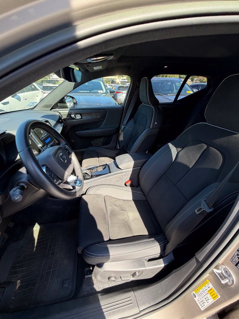 Used 2023 Volvo XC40 Recharge Ultimate w/ Protection Package Premier AWD/4WD image 12
