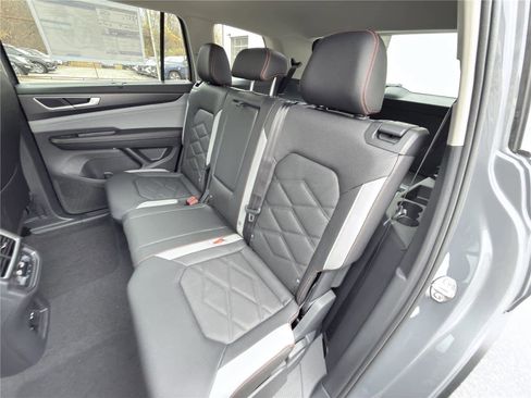 New 2026 Volkswagen Atlas Peak Edition image 18
