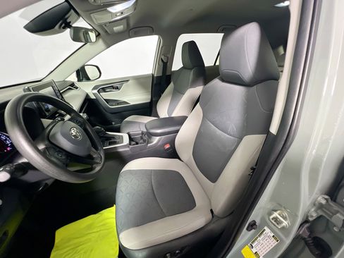 Used 2021 Toyota RAV4 XLE FWD image 14