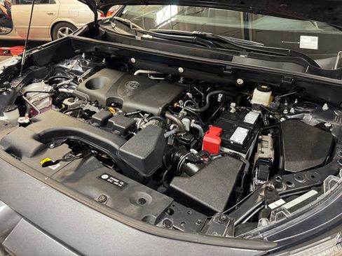 Used 2025 Toyota RAV4 XLE FWD image 22