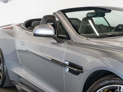 Used 2014 Aston Martin Vanquish image 32