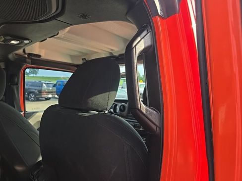 Used 2018 Jeep Wrangler Unlimited Sport S AWD/4WD image 78