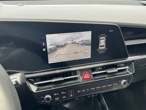 New 2025 Kia Niro SX Touring FWD image 24