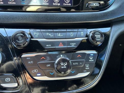 Used 2020 Chrysler Pacifica Touring-L Plus image 15