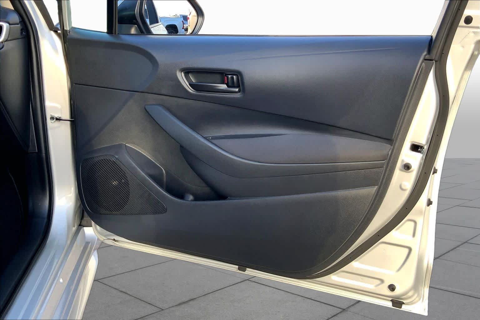 Used 2025 Toyota Corolla LE FWD image 22