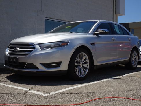 Used 2015 Ford Taurus Limited w/ Equipment Group 301A FWD image 1