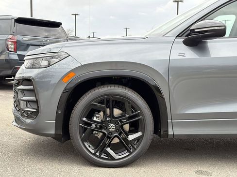 New 2026 Volkswagen Tiguan SE R-Line FWD image 9