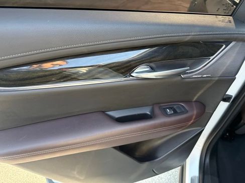Used 2023 Cadillac XT6 Premium Luxury w/ Technology Package FWD image 20