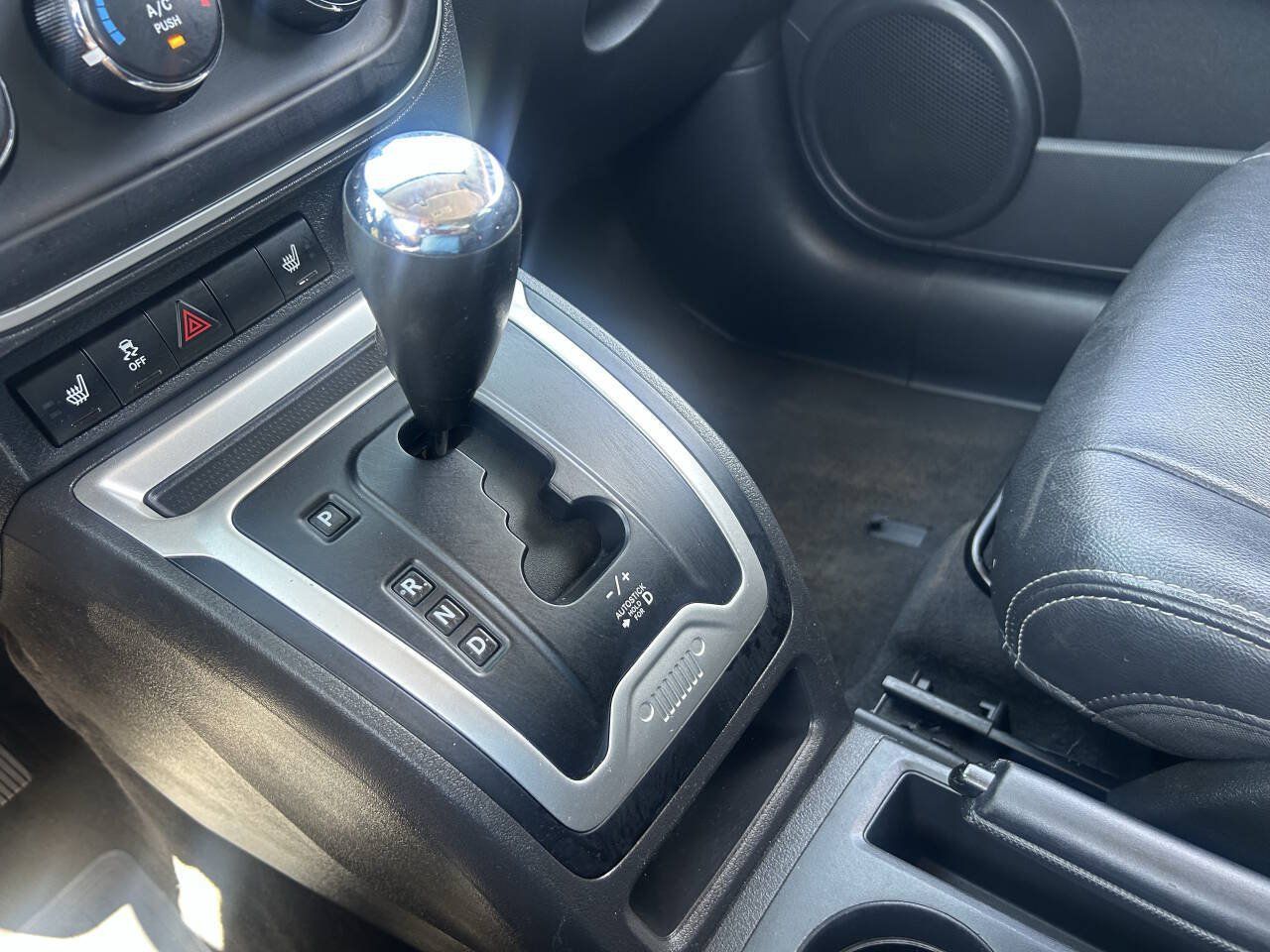 Used 2017 Jeep Compass Latitude FWD image 17