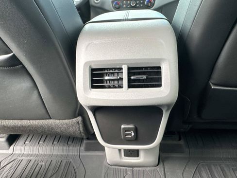 Used 2022 GMC Terrain SLT w/ LPO, Floor Liner Package FWD image 18