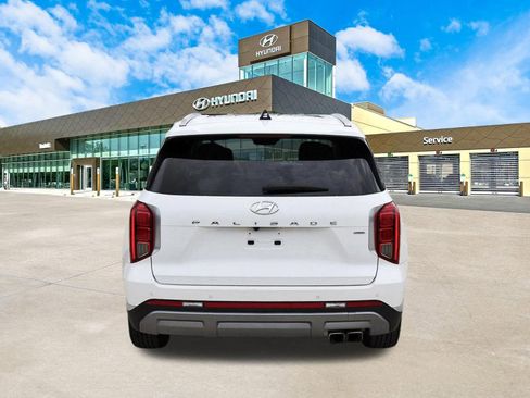 Used 2024 Hyundai Palisade Limited image 7
