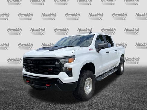 Used 2025 Chevrolet Silverado 1500 Custom Trail Boss AWD/4WD image 5