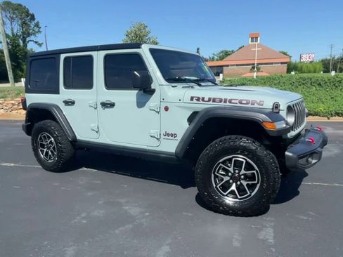 Used 2024 Jeep Wrangler Unlimited Rubicon w/ Convenience Group AWD/4WD image 2