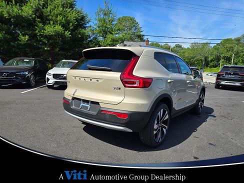 Used 2025 Volvo XC40 B5 Plus w/ Climate Package image 9
