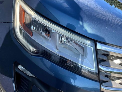 Used 2018 Ford Explorer XLT w/ XLT Technology Feature Bundle image 29