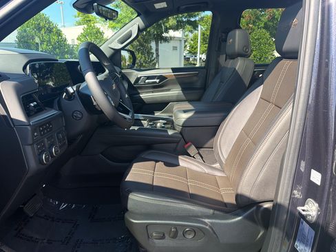 Used 2025 Chevrolet Suburban High Country w/ Sun And Tow Package AWD/4WD image 24