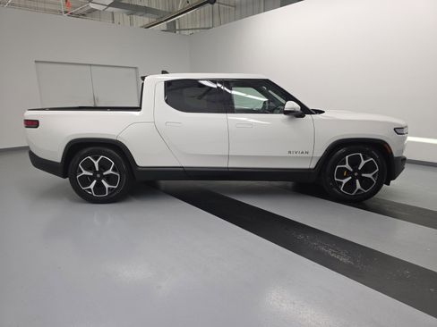 Used 2022 Rivian R1T Adventure image 6