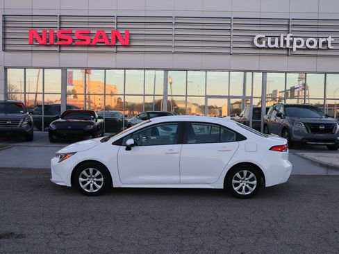 Used 2024 Toyota Corolla LE image 3