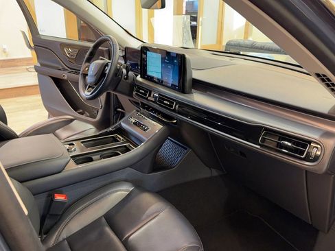 Used 2025 Lincoln Aviator AWD image 21