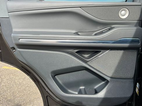 Used 2025 Lincoln Navigator Reserve w/ Jet Appearance Package image 36