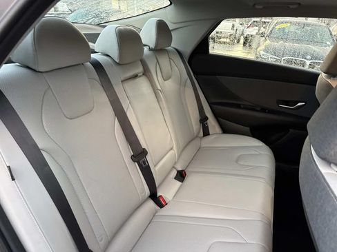 Used 2025 Hyundai Elantra Limited FWD image 12