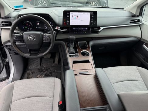 Used 2023 Toyota Sienna LE AWD/4WD image 20