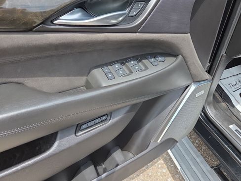 Used 2017 Cadillac Escalade Platinum AWD/4WD image 19