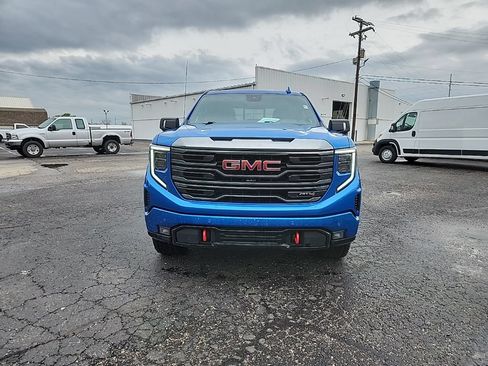 Used 2023 GMC Sierra 1500 AT4 w/ Technology Package AWD/4WD image 4
