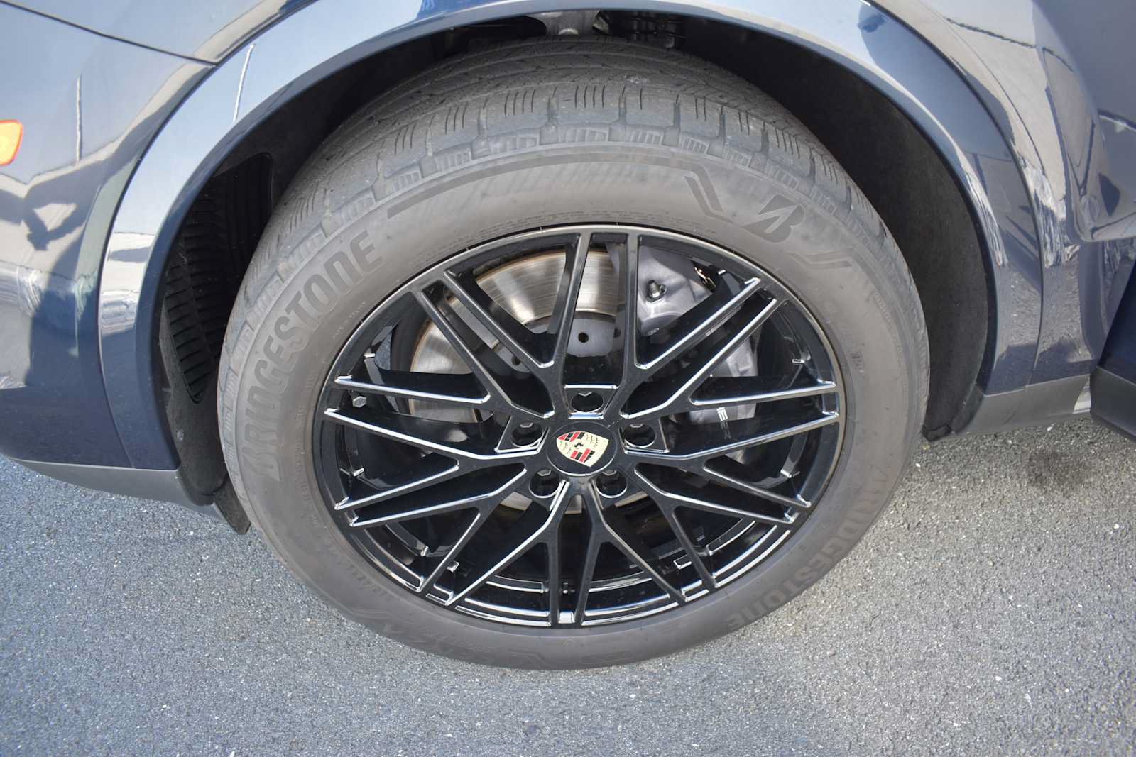 Used 2024 Porsche Cayenne AWD/4WD image 25