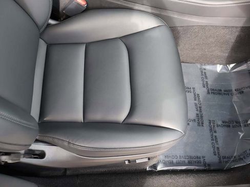 Used 2023 Tesla Model Y Long Range image 32