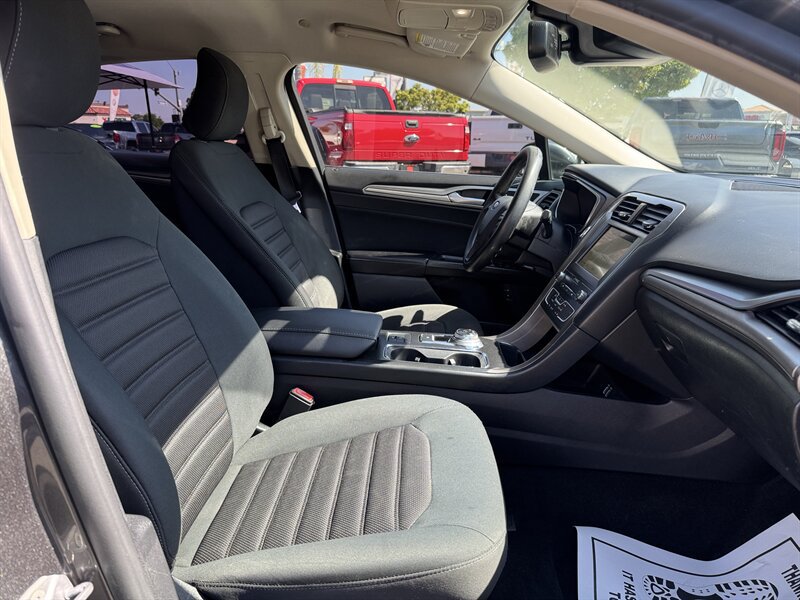 Used 2019 Ford Fusion SE FWD image 42