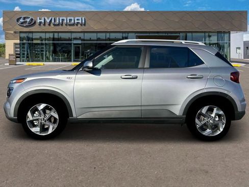 New 2025 Hyundai Venue SEL image 3