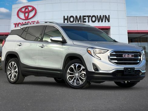 Used 2021 GMC Terrain SLT image 2