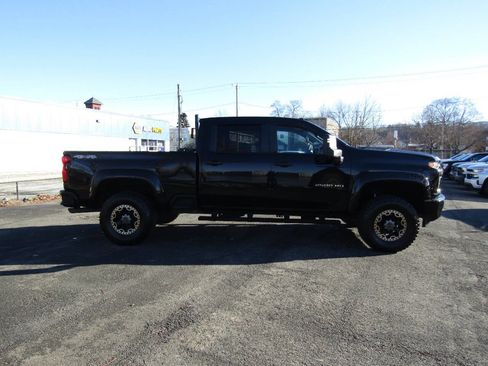 Used 2021 Chevrolet Silverado 2500 Custom w/ Custom Value Package image 8